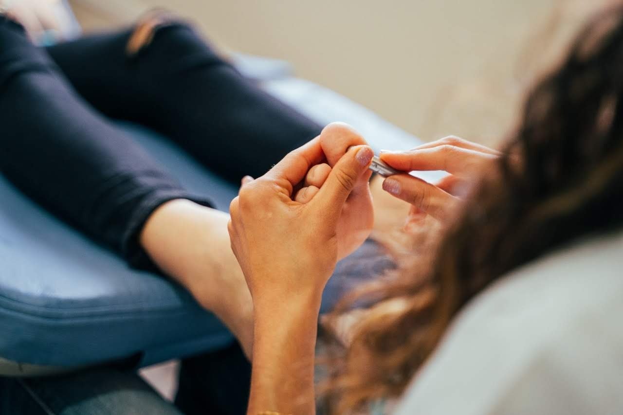 Imagem ilustrativa de atendimento de reflexologia